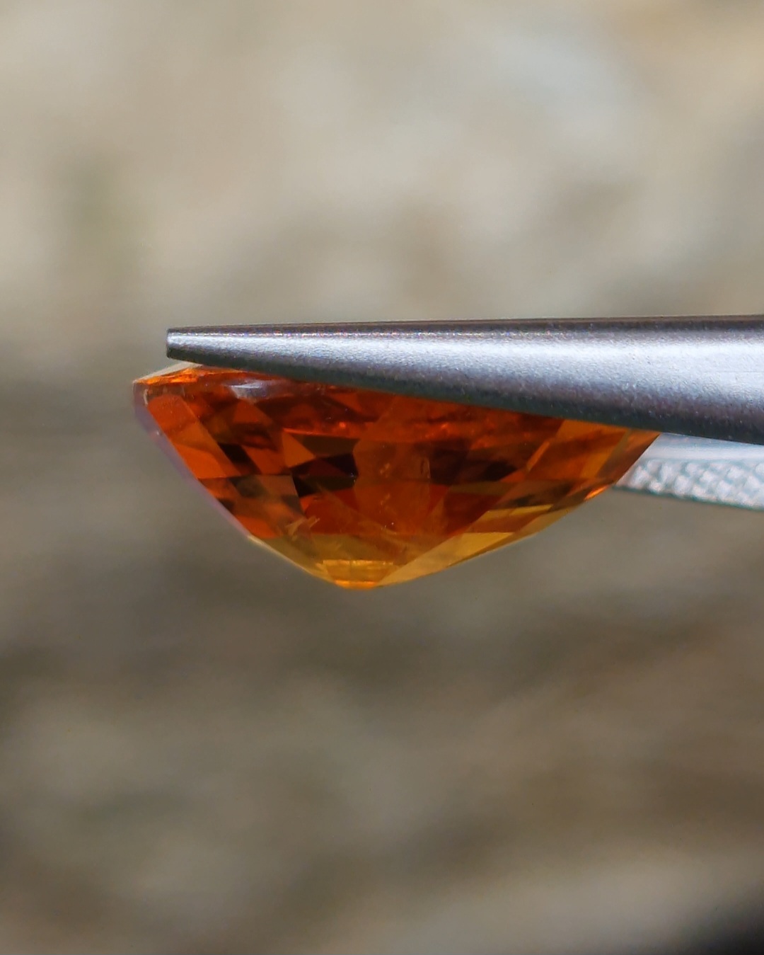 พลอย บุษราคัม Yellow Sapphire 9.18 กะรัต (Cts.) พร้อมใบเซอร์ พลอยแท้ อัญมณีมงคลประจําวันเกิด เครื่องประดับพลอย