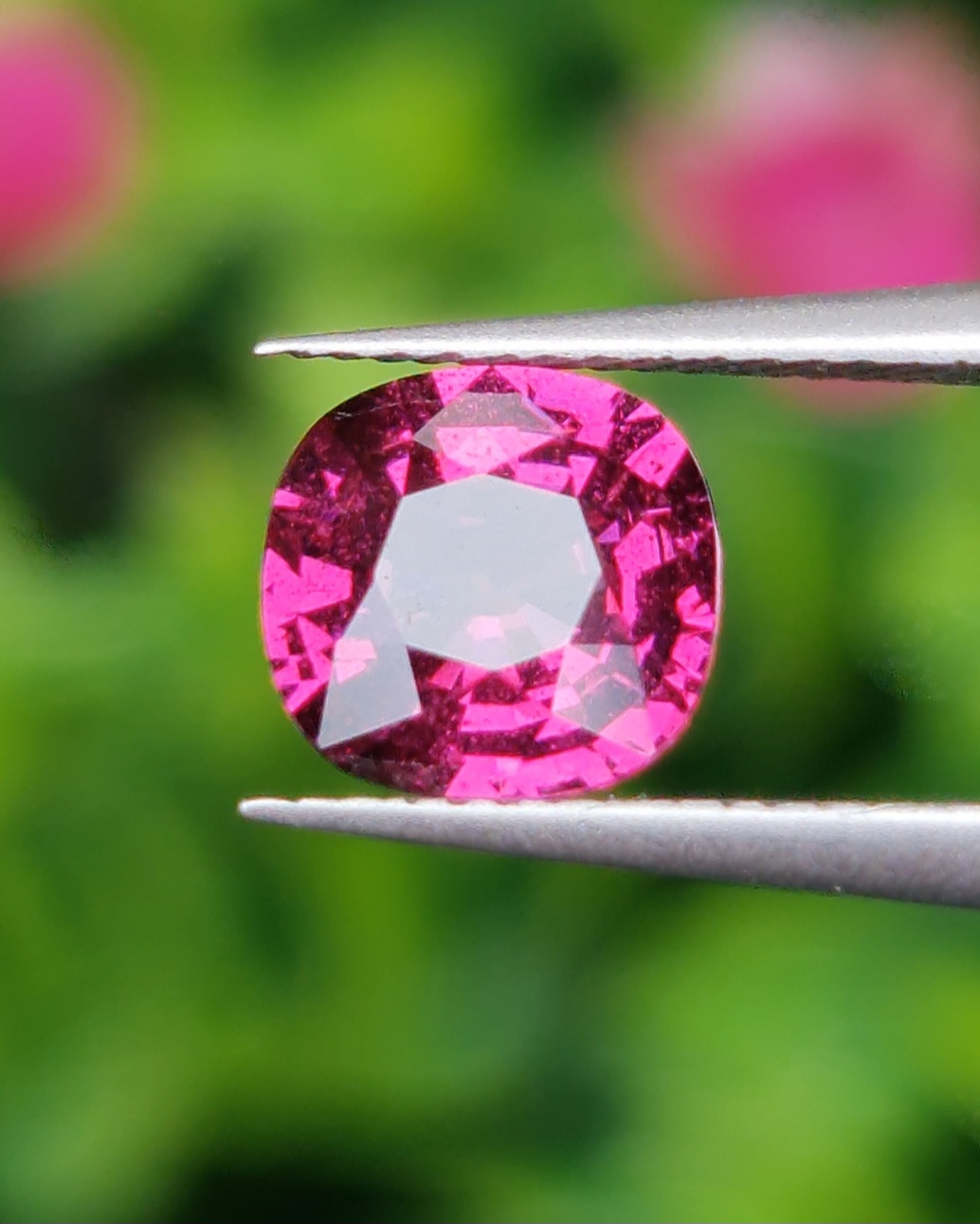 พลอย โรโดไลต์ กาเน็ท Rhodolite Garnet 1.24 กะรัต Cts.พลอยแท้ อัญมณีมงคลประจําวันเกิด เครื่องประดับพลอย