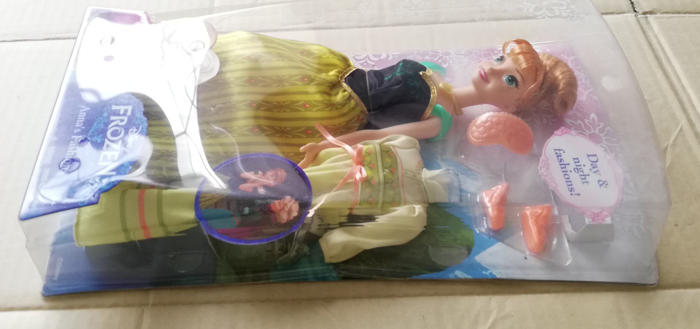 ของสะสมในแพ็ค Disney Princess, Princess Anna เจ้าหญิงดิสนีย์ เซ็ทเจ้าหญิงแอนนา พร้อมชุดกลางวัน กลางคืน จากการ์ตูนเรื่องโฟรเซ่นFrozenภาคแรก, ลิขสิทธิ์แมทเทลMattel