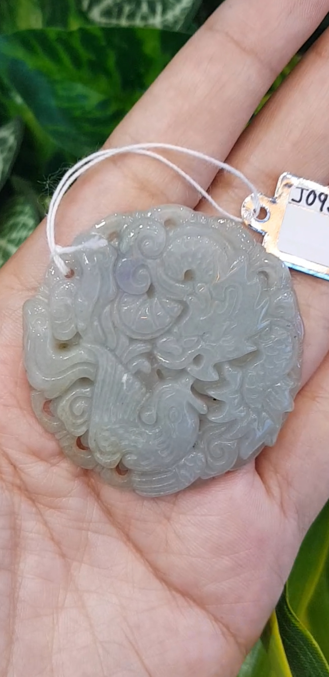 หยก พม่า แท้ Jade จี้หยก (jadeite) แกะสลักรูปมังกร ดิบ ไม่ผ่านการปรับปรุง (Type A) พม่า (Myanmar)