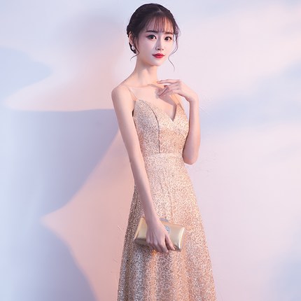 ชุดราตรียาวสายเดี่ยวสีทองแต่งกากเพชรสวยหรู (ซิปหลัง)