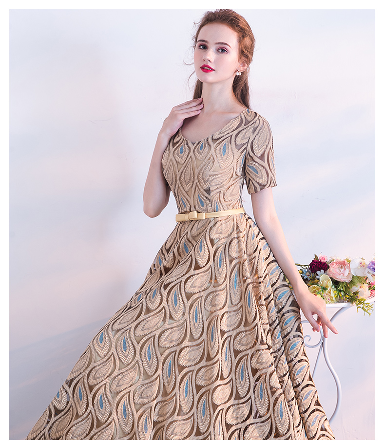 Pre-orderชุดราตรียาวแขนสั้นสีทองปักดิ้นลายขนนกยูงคาดโบว์ที่เอวเชือกผูกหลัง