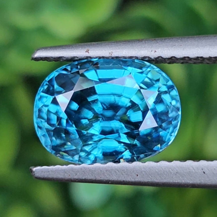 พลอย เพทาย (Zircon) 4.89 กะรัต (Cts.) พลอยแท้ อัญมณีมงคลประจําวันเกิด เครื่องประดับพลอย