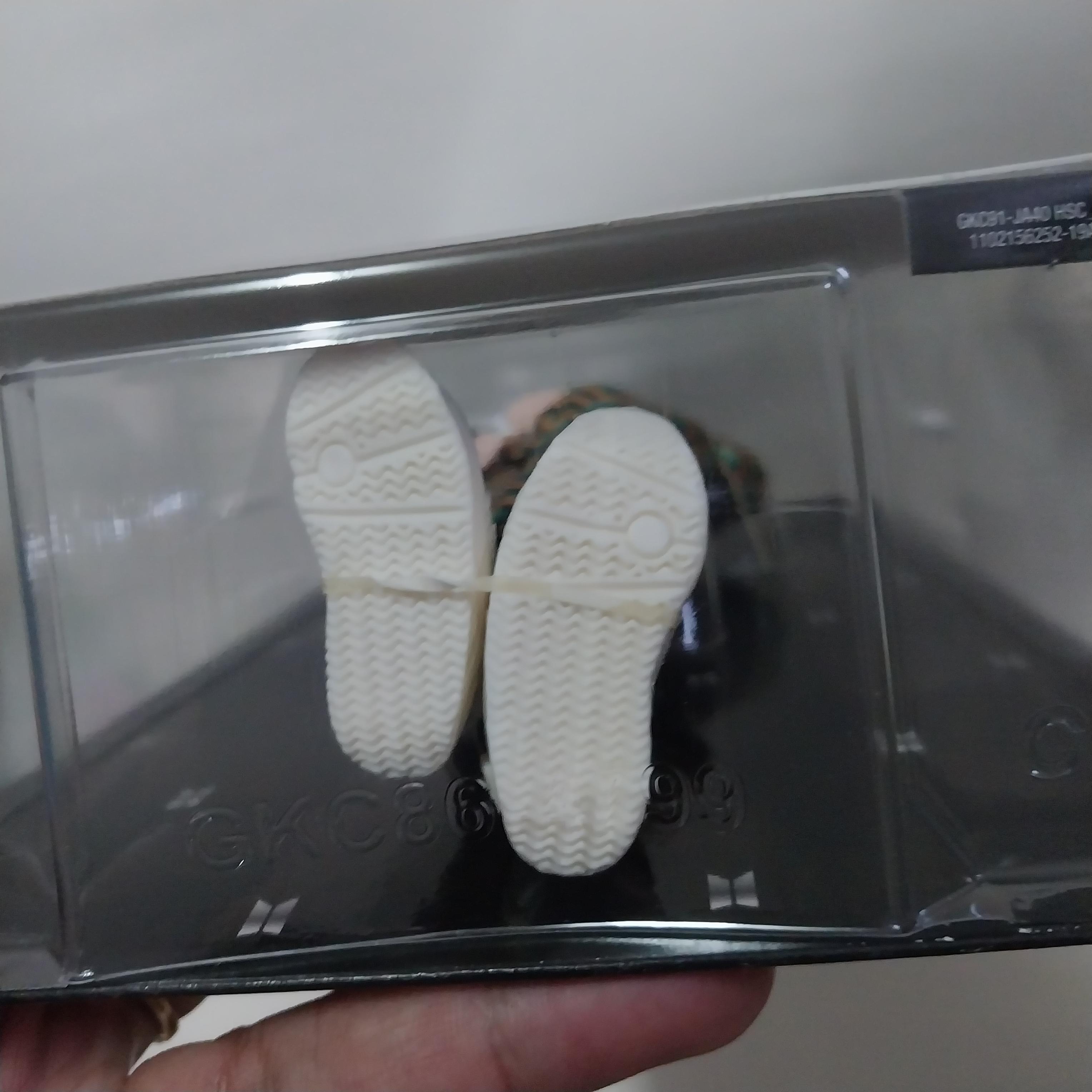 มีหลายภาพ มือ1 กล่องชำรุดบ้าง มีหลายภาพ ตุ๊กตาบอยแบรนด์เกาหลี BTS ของแท้แมทเทล