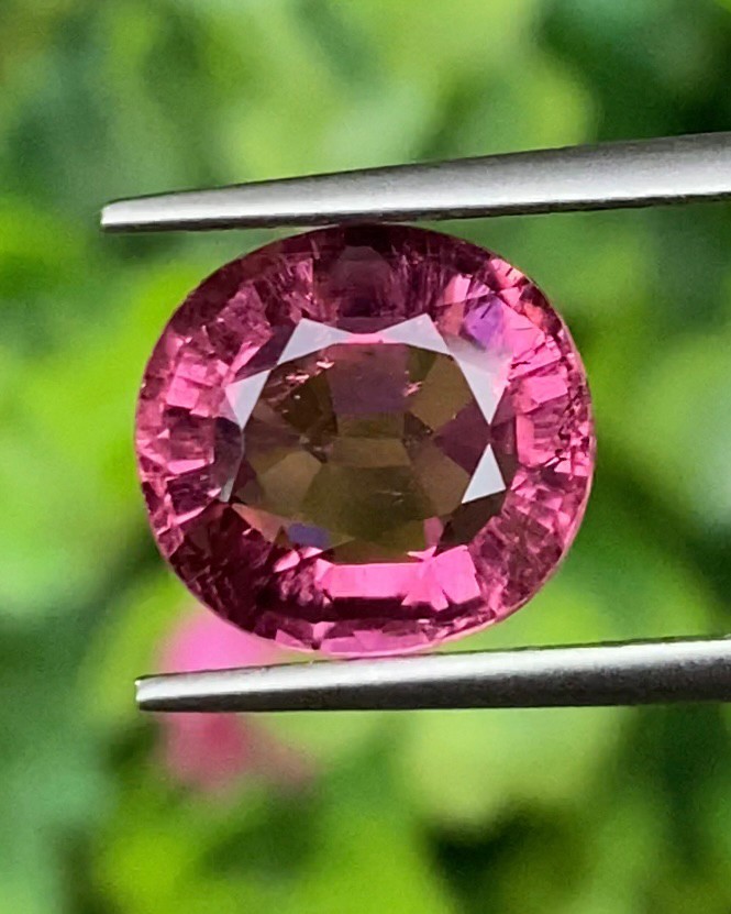 พลอย ชมพู พิ้งค์ ทัวร์มารีน (Pink Tourmaline) 3.94 กะรัต (Cts.) อัญมณีมงคลประจําวันเกิด เครื่องประดับพลอย