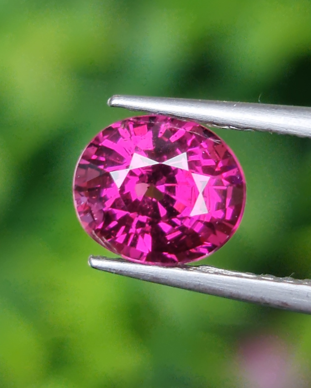 พลอย โรโดไลต์ กาเน็ท Rhodolite Garnet 1.54 กะรัต Cts.พลอยแท้ อัญมณีมงคลประจําวันเกิด เครื่องประดับพลอย