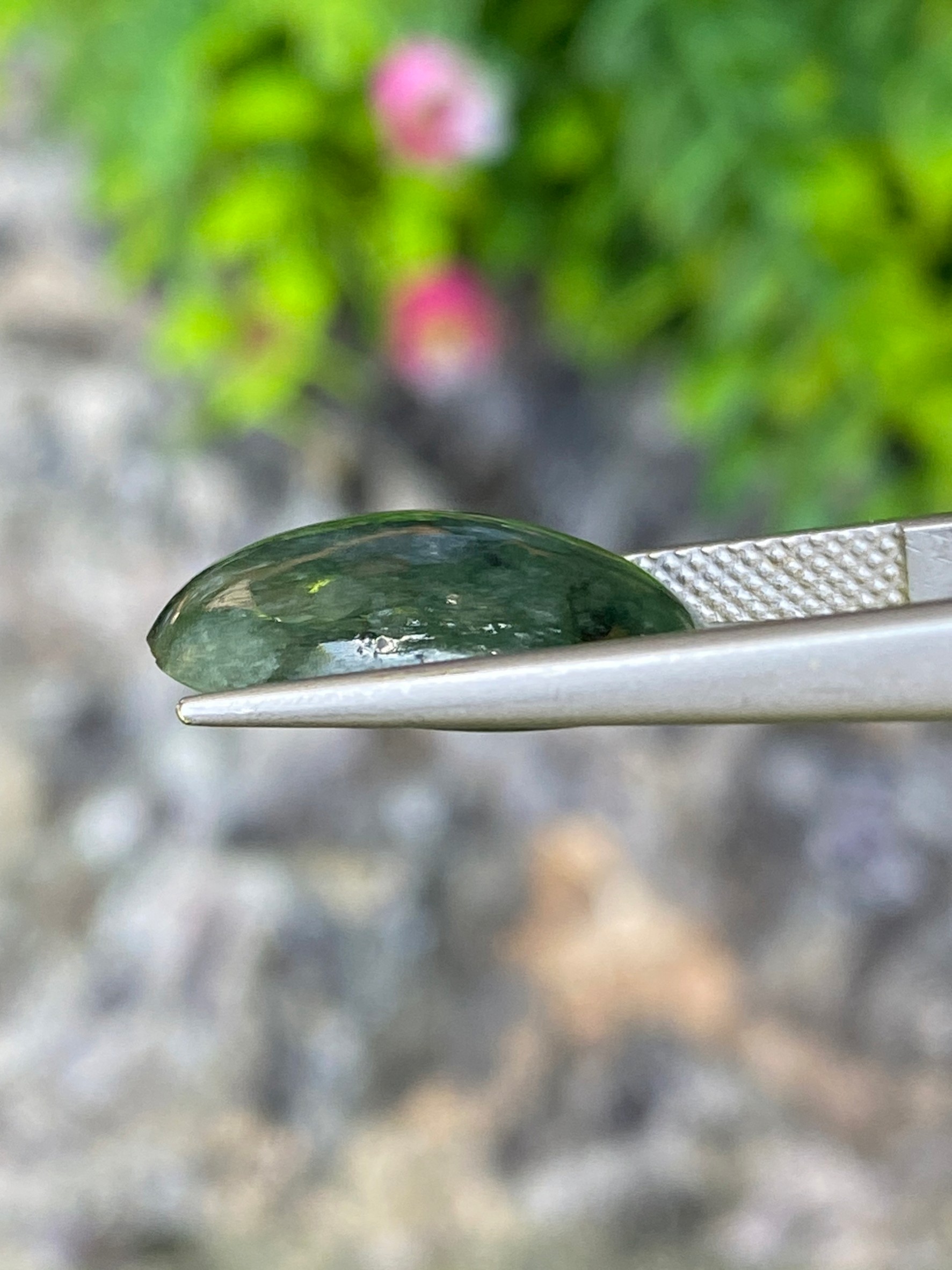 หยกพม่าเจียรนัย (Burmese jade ) 8.14 กะรัต หยกแท้ อัญมณีมงคลประจําวันเกิด เครื่องประดับหยก