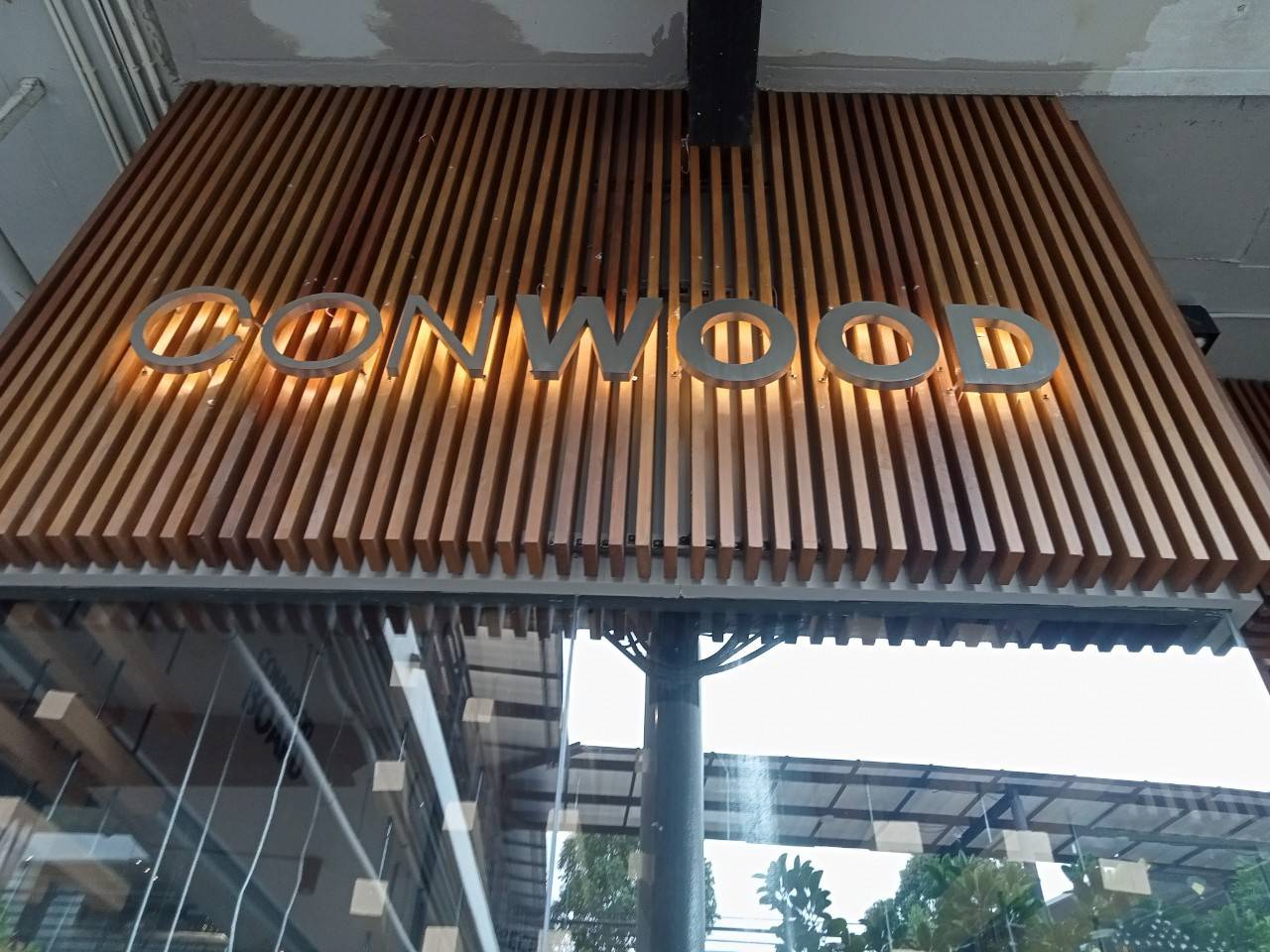 ป้ายอักษรซิงค์ทำสีไฟออกหลัง โลหะสแตนเลสแฮร์ไลน์ สแตนเลสหน้าทองไฟออกหลัง