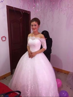 ชุดแต่งงาน ไหล่ปาด แขนสามส่วน