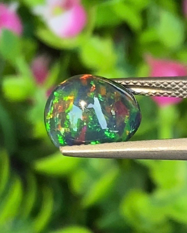 พลอย แบล็ก โอปอล Black Opal 3.31 กะรัต (Cts.) พลอยแท้ อัญมณีมงคลประจําวันเกิด เครื่องประดับพลอย