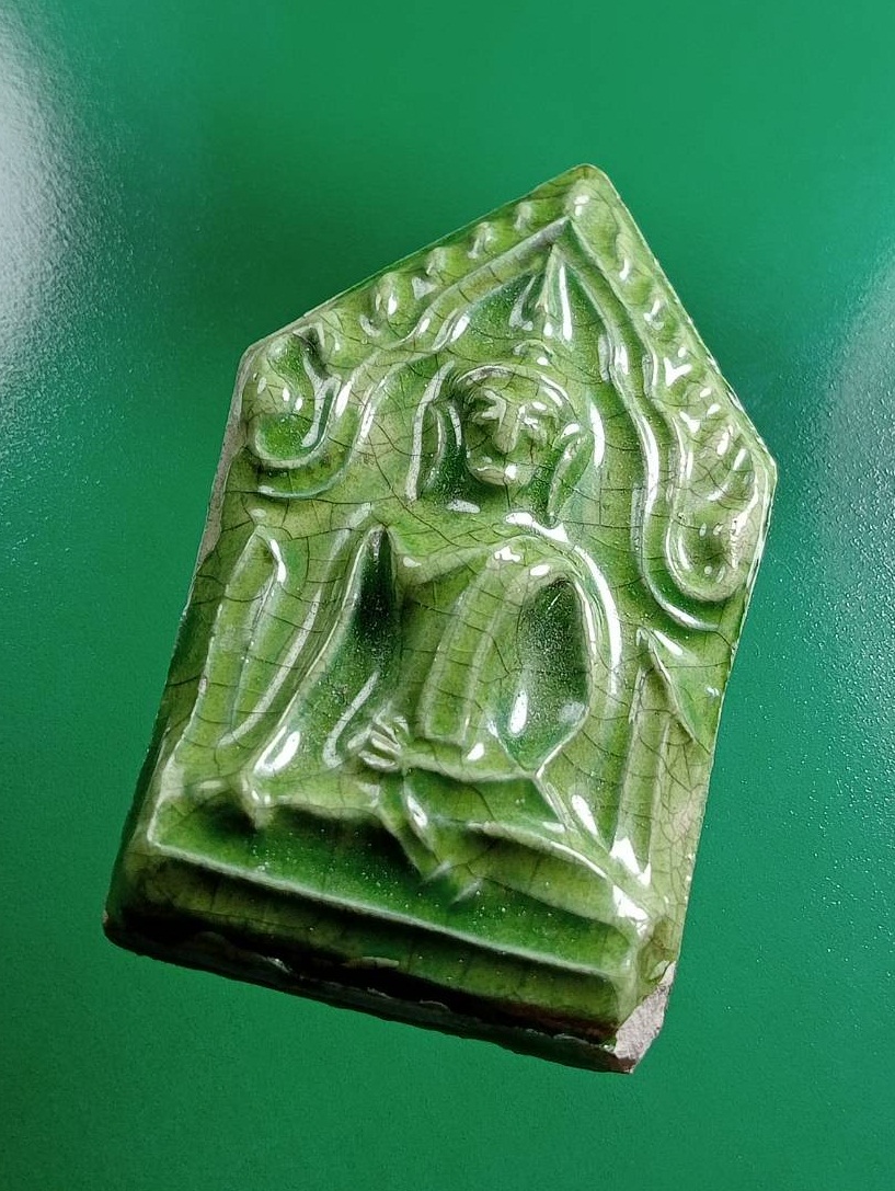 ผ2977 พระขุนแผน กระเบื้องเคลือบ ไม่ทราบที่