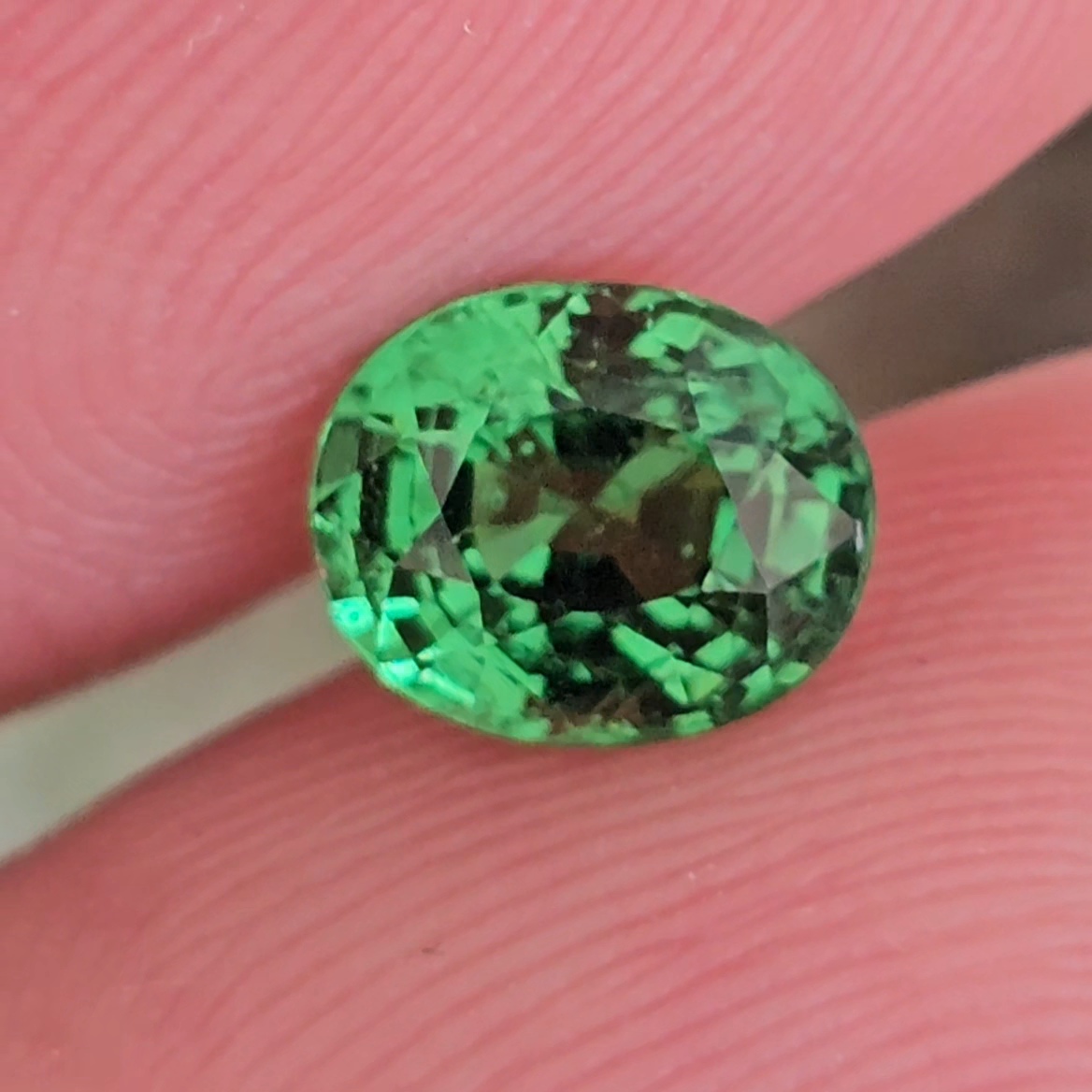 พลอย ซาโวไรท์ Tsavorite Garnet 1.16 กะรัต (Cts.) ดิบ Unheated พร้อมใบเซอร์ อัญมณีมงคลประจําวันเกิด เครื่องประดับพลอย