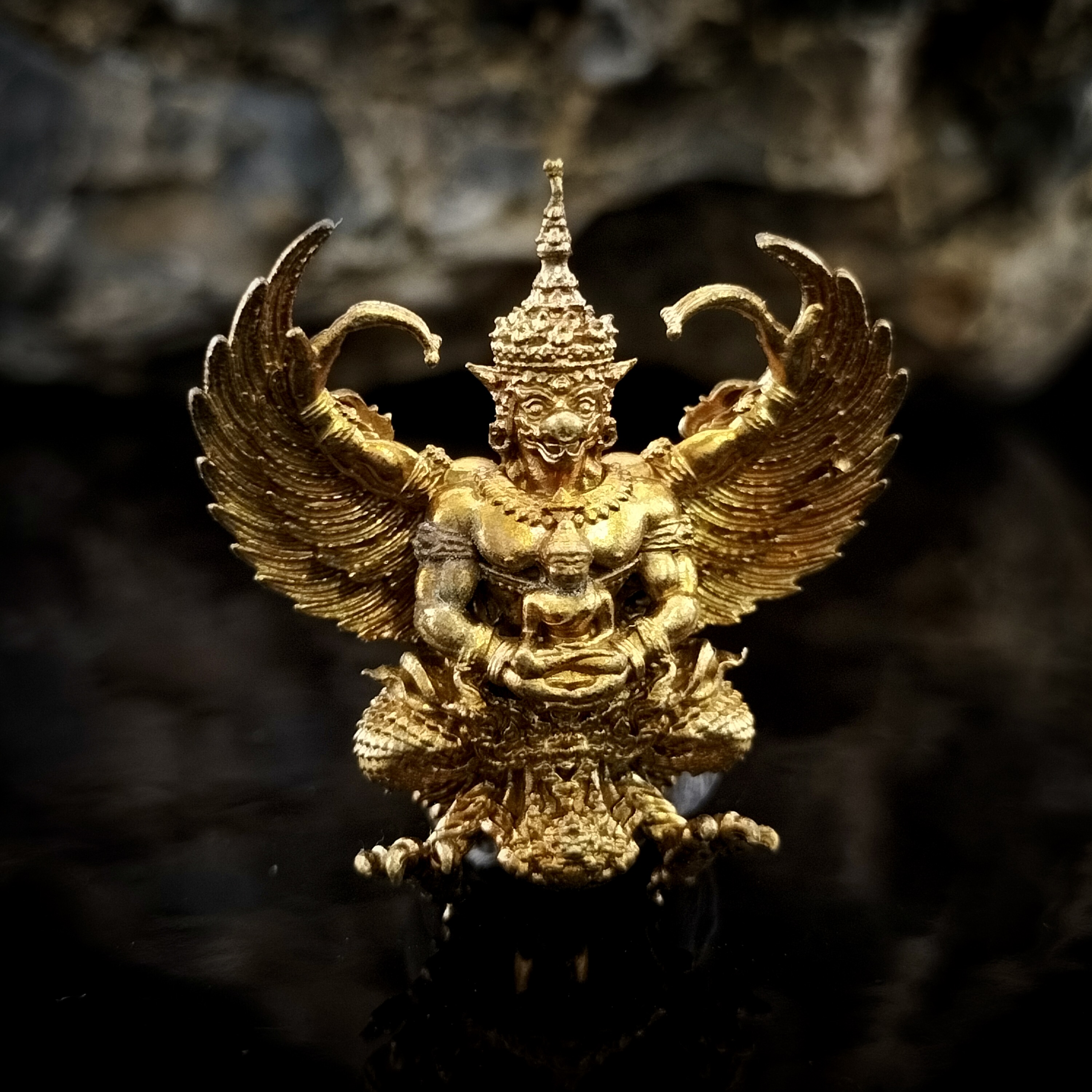 พญาครุฑ รุ่น เศรษฐีเงินไหลมา