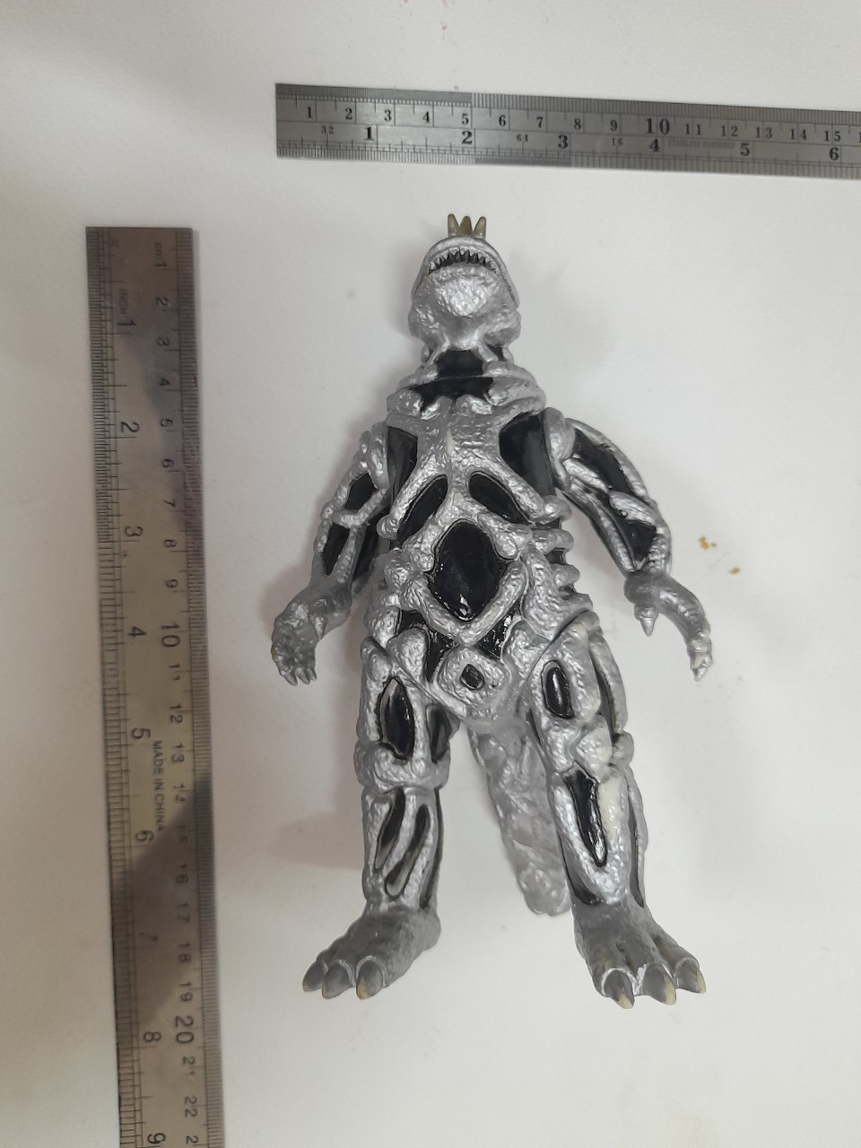 ซอฟ 6.5-7 นิ้ว สัตว์ประหลาดซีโบส จากอุลตร้าแมน มือสอง สภาพดี มีรอยบ้าง มีปั๊มใต้เท้า รุ่นสีเงิน หายากไม่พบบ่อย