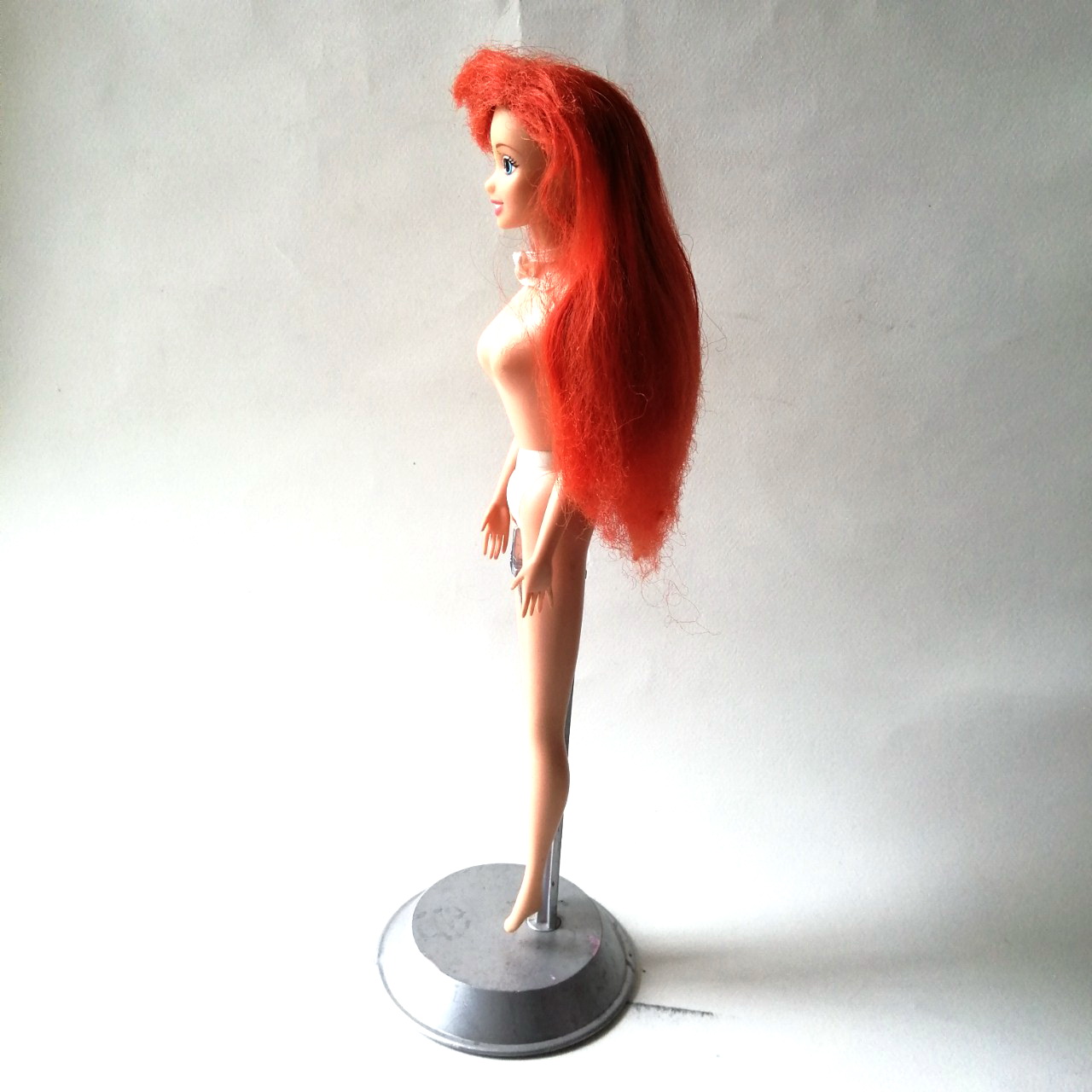 ตุ๊กตาเจ้าหญิงดิสนีย์ แอเรี่ยล ลิตเติ้ลเมอเมด โลโก้ Disney ที่ท้ายทอย Made in Chinaเจ้าหญิงดิสนีย์ Disney Priness เจ้าหญิงแอเรี่ยล** ผมแดงฟูตามภาพ มีตำหนิที่ผิวถลอกที่หน้าอกด้านซ้ายและหลัง