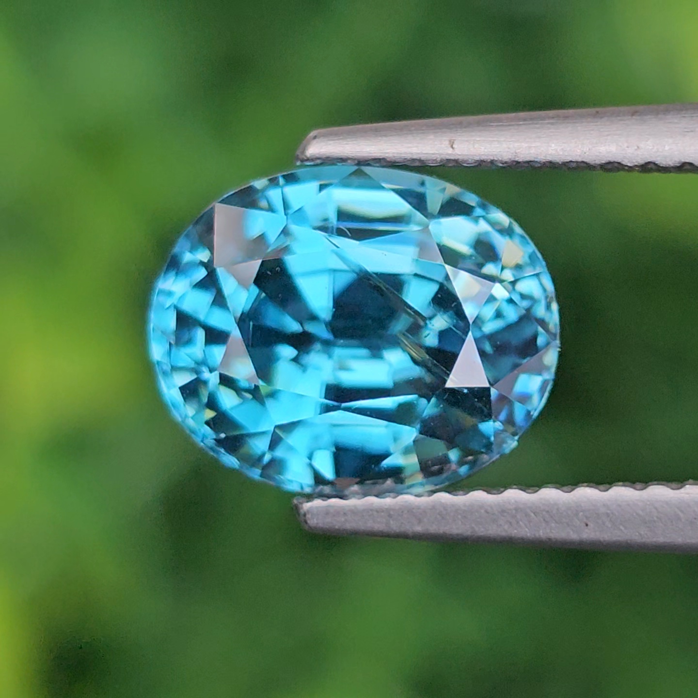 พลอย เพทาย (Zircon) 4.65 กะรัต (Cts.) พลอยแท้ อัญมณีมงคลประจําวันเกิด เครื่องประดับพลอย