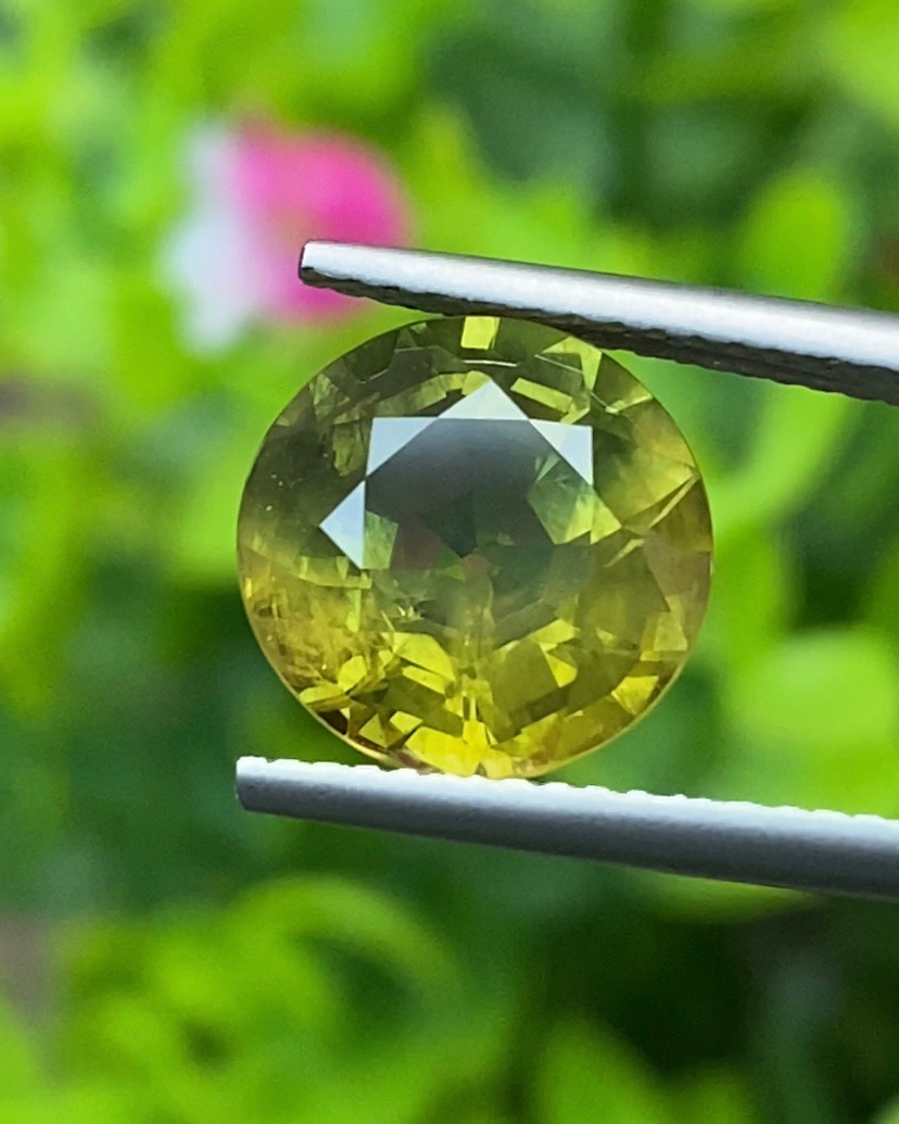 พลอย บุษราคัม Yellow Sapphire 4.61 กะรัต (Cts.) พลอยแท้ อัญมณีมงคลประจําวันเกิด เครื่องประดับพลอย