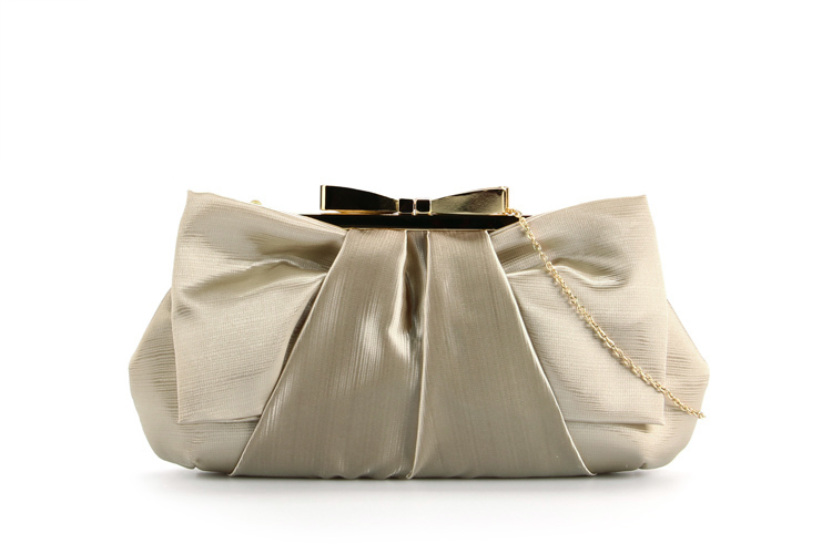 กระเป๋าออกงาน Evening Clutch กระเป๋าออกงาน ผ้าซาตินจับจีบ ปากกระเป๋ารมดำลายดอกไม้ มาพร้อมสายโซ่สั้น งานส่งออกญี่ปุ่น