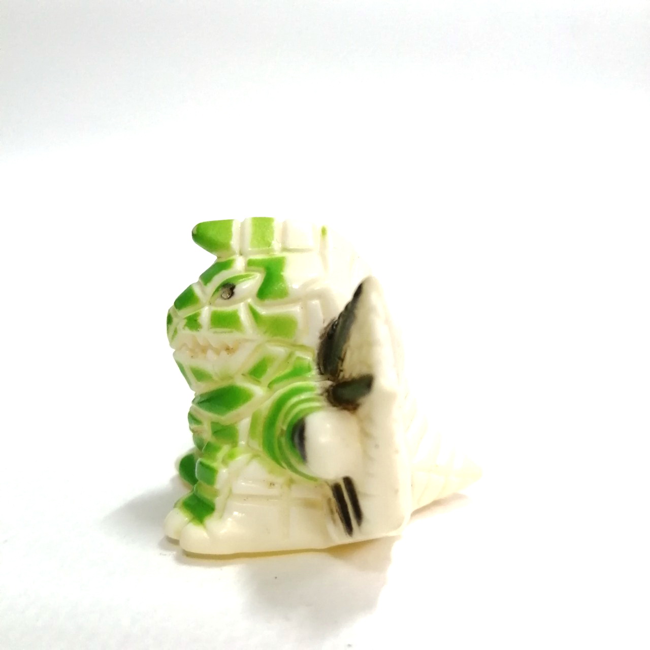 ซอฟสวมนิ้ว สัตว์ประหลาดอุลตร้าแมนโดราโก้ มีรอยบ้าง