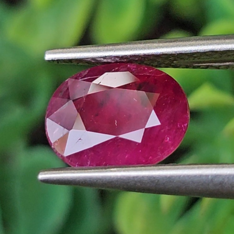 พลอย ทับทิม สยาม Siam Ruby sapphire 1.60 กะรัต (Cts.) พร้อมใบเซอร์ (With Certificate) พลอยแท้ อัญมณีมงคลประจําวันเกิด เครื่องประดับพลอย