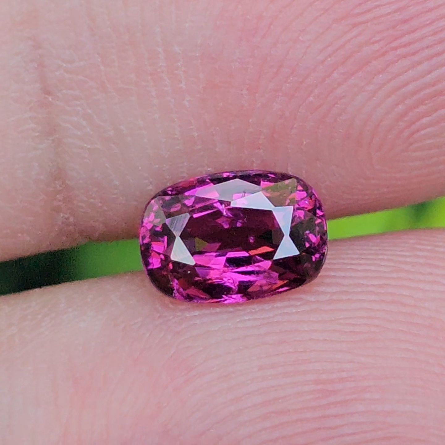 พลอย อุมบาไลต์ การ์เน็ต Umbalite Garnet 1.43 กะรัต (Cts.) ดิบ Unheated ลอยแท้ อัญมณีมงคลประจําวันเกิด เครื่องประดับพลอย