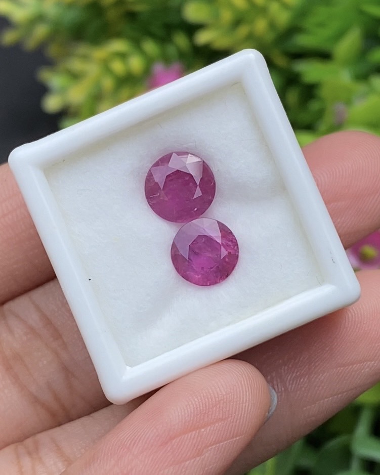 พลอย ทับทิม (Ruby Sapphire) 2.12 กะรัต (Cts.) 2 เม็ด (Pcs.) พลอยแท้ อัญมณีมงคลประจําวันเกิด เครื่องประดับพลอย