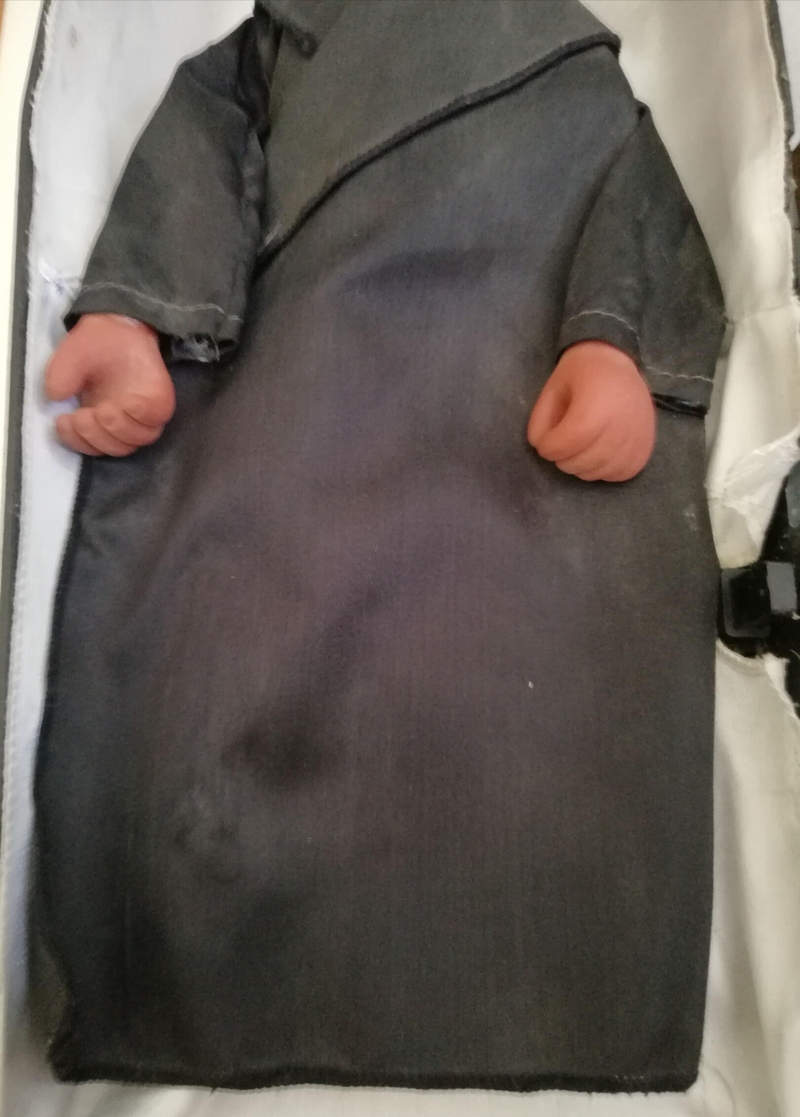 ตุ๊กตา แดร๊กคิวร่า ในโลงศพ ของเก่าหายาก เก่าเก็บ เป็นสินค้าจาก FUNNY TOYS CORP.ปี 1990 ยังเปิดไฟกระพริบที่ตาสีเขียว และส่งเสียงร้องได้ ขนาดความยาวของโลงศพ 34 ซม. กว้าง15 ซม.สูง10ซม. ใช้ถ่ายไฟแบตเตอรี่ ฉายขนาด2 ก้อน**ระบบลุกนั่งชำรุด ขายตามสภาพ