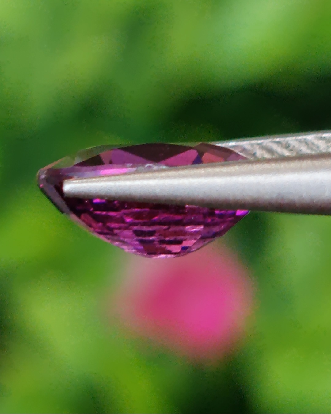 พลอย โรโดไลต์ กาเน็ท Rhodolite Garnet 2.13 กะรัต Cts.พลอยแท้ อัญมณีมงคลประจําวันเกิด เครื่องประดับพลอย