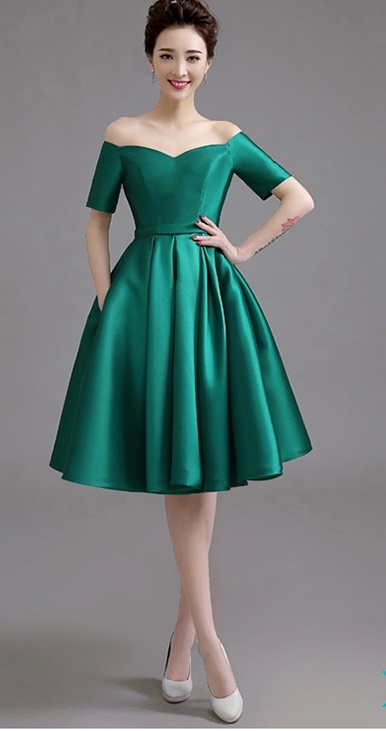 พร้อมส่ง ชุดราตรีสั้น ปาดไหล่ แขนสั้น ผ้าซาติน คอเว้า Sweet heart กระโปรงจับจีบ สวยหรู สีเขียว (เชือกผูกหลัง)