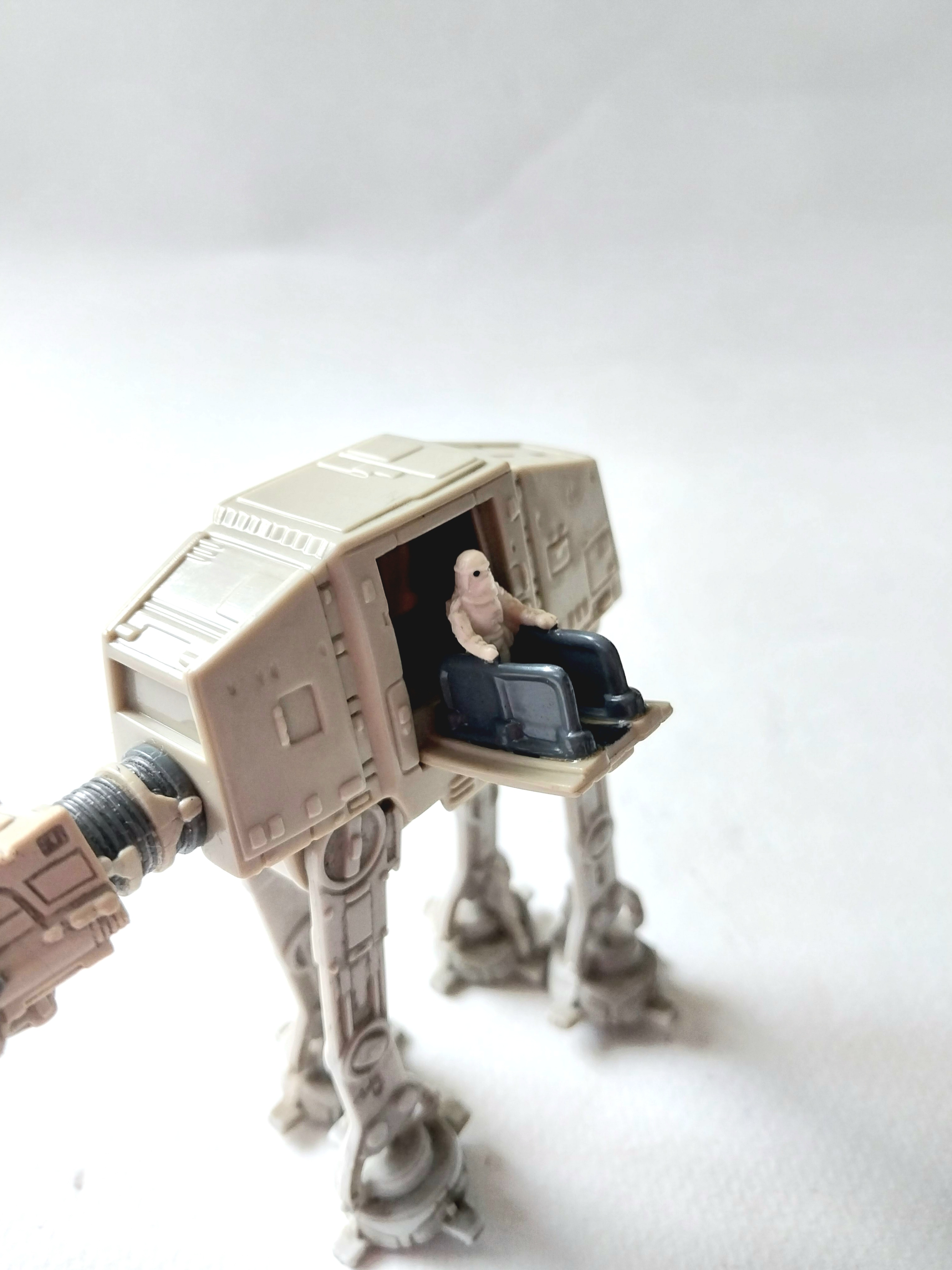 มีหลายภาพ, ของสะสมจาก KFC หุ่น at at Walker จาก Star Wars