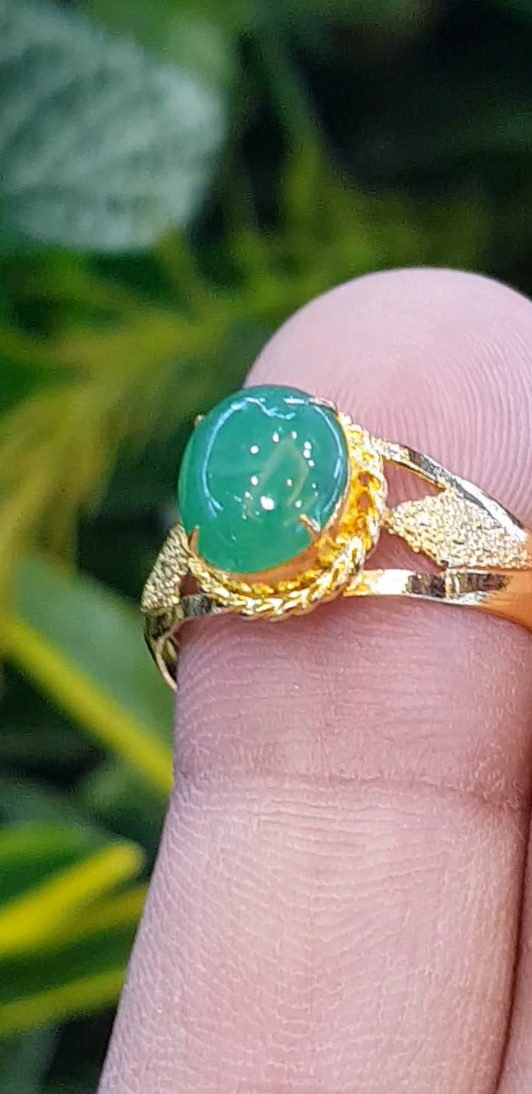 หยก พม่า แท้ Jade แหวนหยก 翡翠戒指 (Jadeite ring) ดิบ 1.30 กะรัต (Cts.) ไม่ผ่านการปรับปรุง (Type A) พม่า (Myanmar)