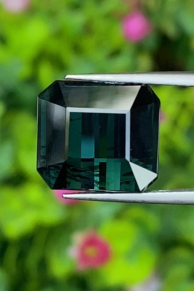 พลอย ทัวร์มาลีน (Green Tourmaline) 11.11 กะรัต (Cts.) พลอยแท้ อัญมณีมงคลประจําวันเกิด เครื่องประดับพลอย