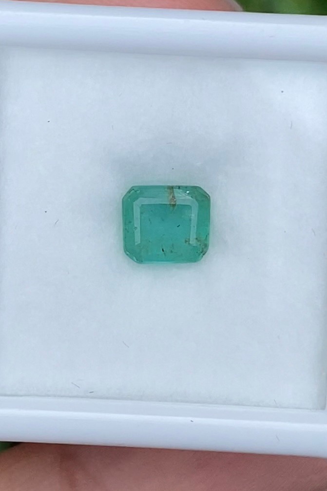 พลอย มรกต Natural Emerald แซมเบีย 0.80 กะรัต (Cts.) พลอยแท้ อัญมณีมงคลประจําวันเกิด เครื่องประดับพลอย