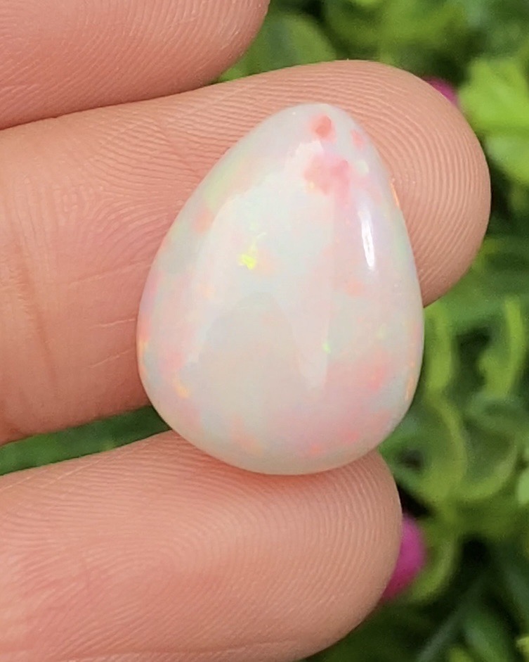 พลอย ไวท์ โอปอล White Opal 7.95 กะรัต (Cts.) พร้อมใบเซอร์ พลอยแท้ อัญมณีมงคลประจําวันเกิด เครื่องประดับพลอย