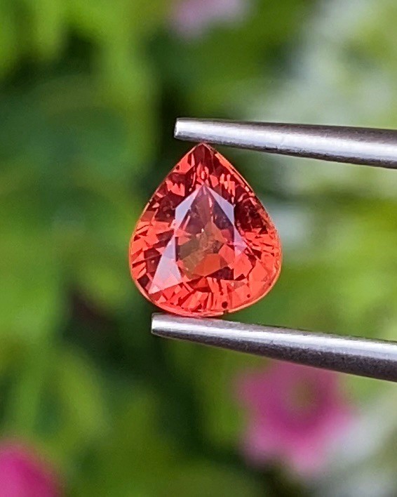 พลอย ออเรนจ์ แซฟไฟร์ Orange Sapphire 0.99 กะรัต (Cts.) พลอยแท้ อัญมณีมงคลประจําวันเกิด เครื่องประดับพลอย