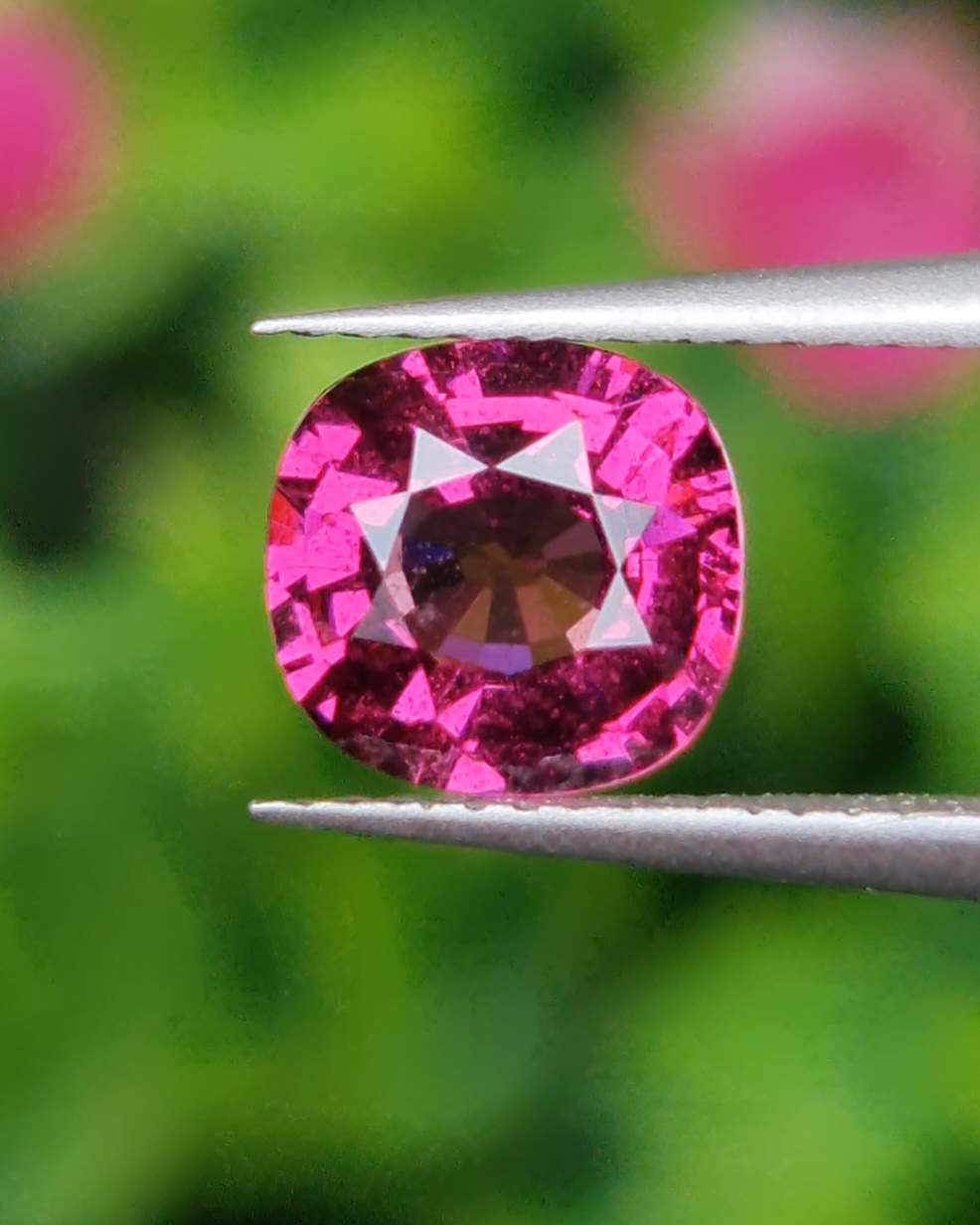 พลอย โรโดไลต์ กาเน็ท Rhodolite Garnet 1.24 กะรัต Cts.พลอยแท้ อัญมณีมงคลประจําวันเกิด เครื่องประดับพลอย