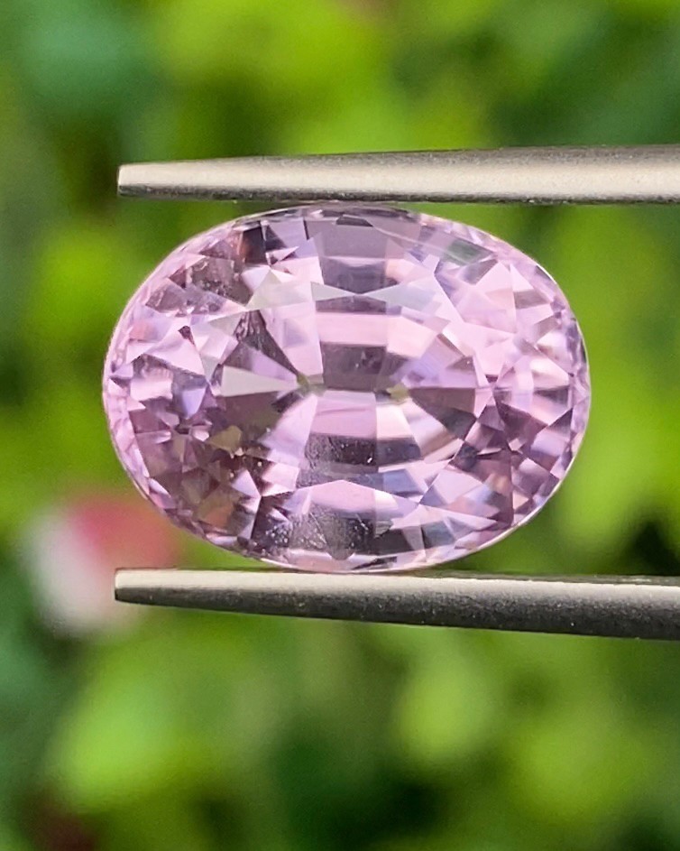 พลอย คุนไซท์ Kunzite 6.30 กะรัต (Cts.) พลอยแท้อัญมณีมงคล ประจําวันเกิด เครื่องประดับพลอย