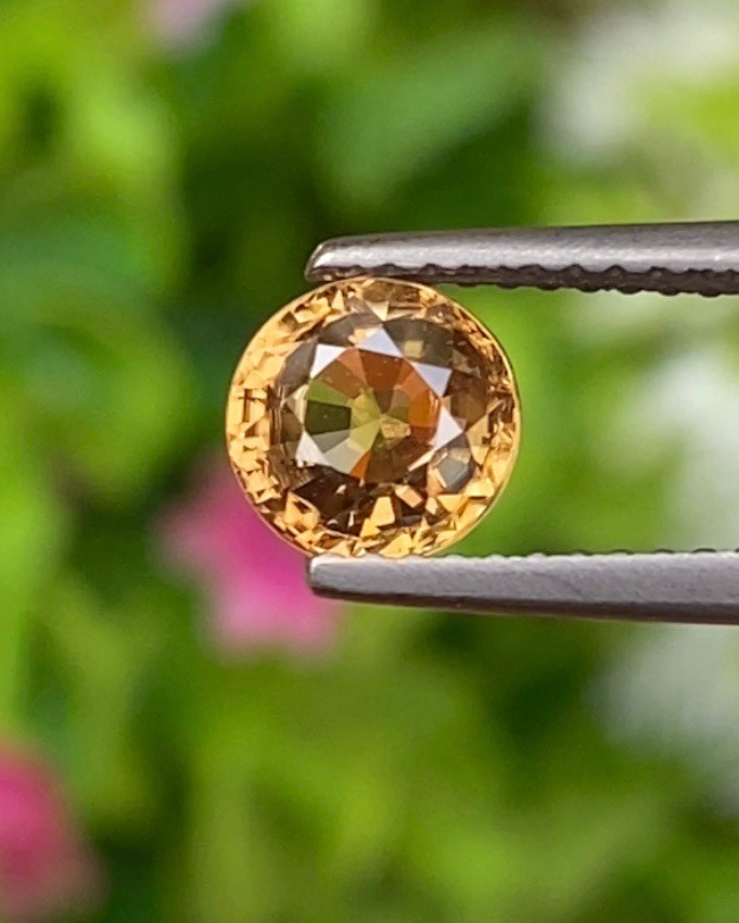 พลอย เพทาย (Zircon) 1.65 กะรัต (Cts.) พลอยแท้ อัญมณีมงคลประจําวันเกิด เครื่องประดับพลอย