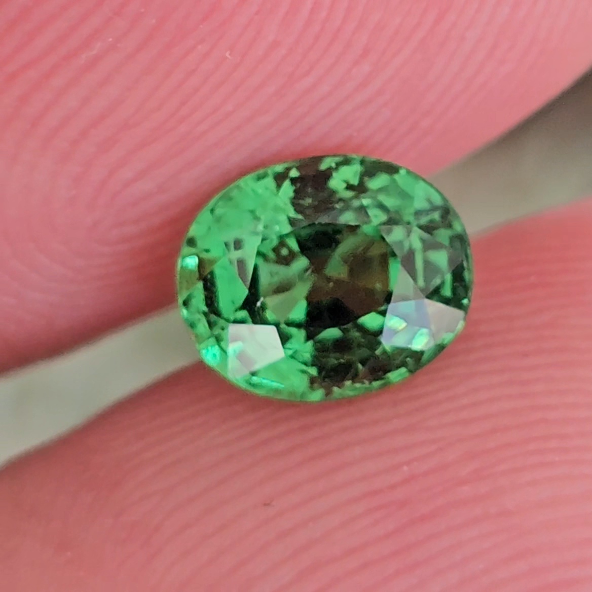 พลอย ซาโวไรท์ Tsavorite Garnet 1.16 กะรัต (Cts.) ดิบ Unheated พร้อมใบเซอร์ อัญมณีมงคลประจําวันเกิด เครื่องประดับพลอย