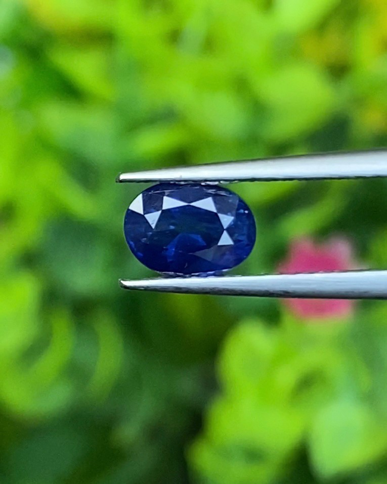 พลอย ไพลิน Blue Sapphire 1.02 กะรัต (Cts.) พลอยแท้ อัญมณีมงคลประจําวันเกิด เครื่องประดับพลอย