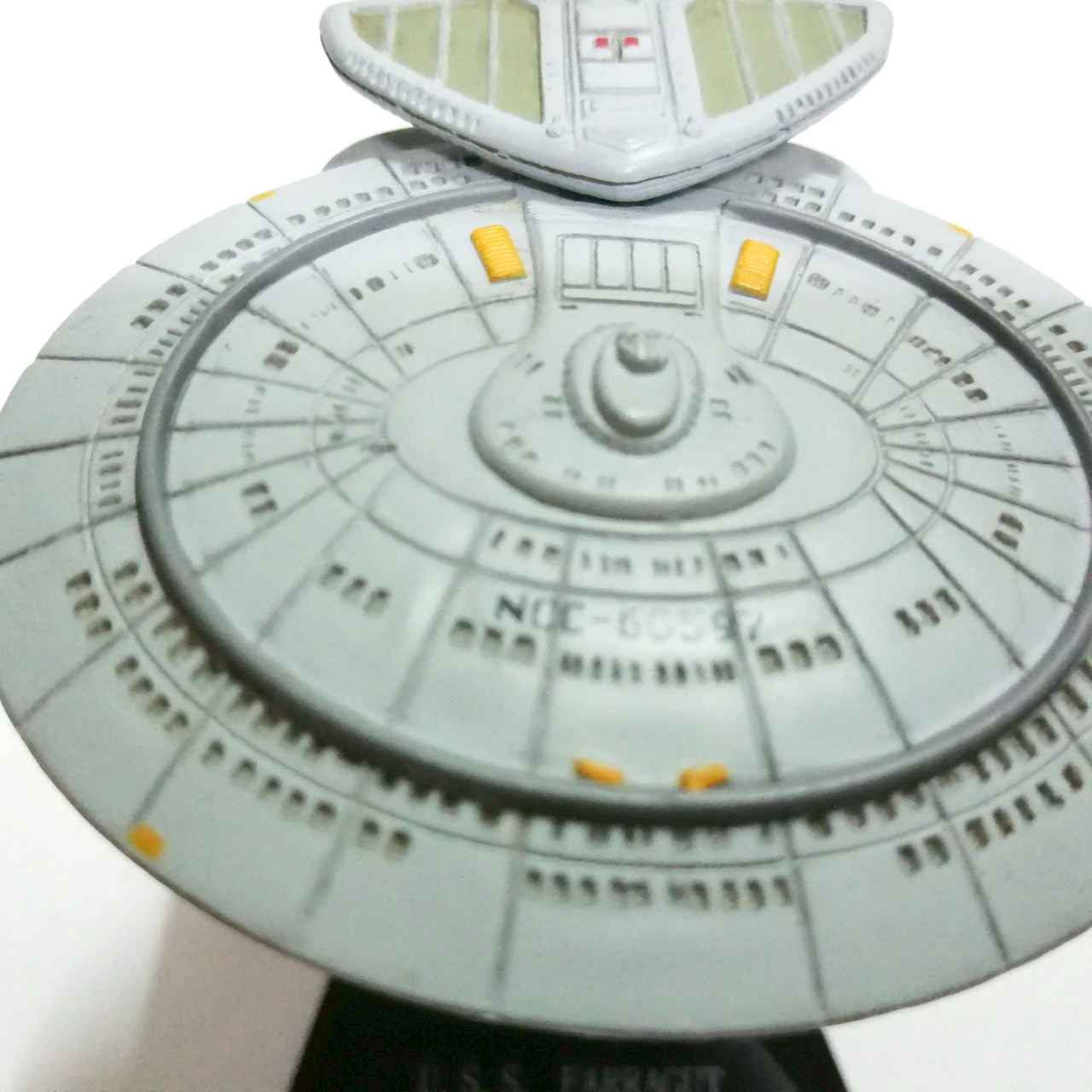 ของสะสม ยาน USS FARRAGUT NCC 60597 ขนาดยาวราว 4 นิ้ว ถอดได้บางชิ้น พร้อมฐาน งานเก่าเก็บ