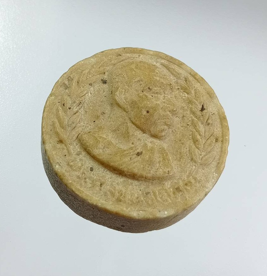 ผ3744 พระผงจันทร์ลอย พระศีลขันธ์โสภณ หลวงพ่อสนิท วัดศีลขันธาราม จ.อ่างทอง ปี2513