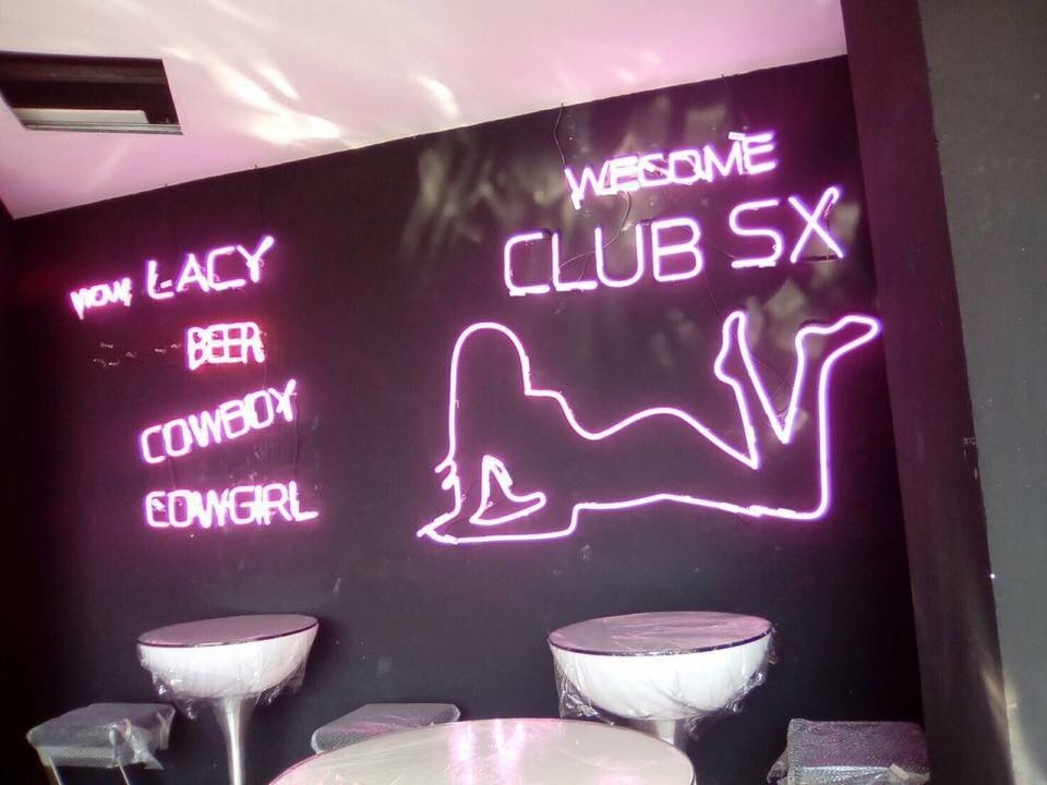 ป้ายไฟนีออนดัด WELCOME CLUB SX