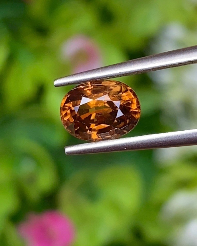 พลอย เพทาย (Zircon) 1.85 กะรัต (Cts.) พลอยแท้ อัญมณีมงคลประจําวันเกิด เครื่องประดับพลอย