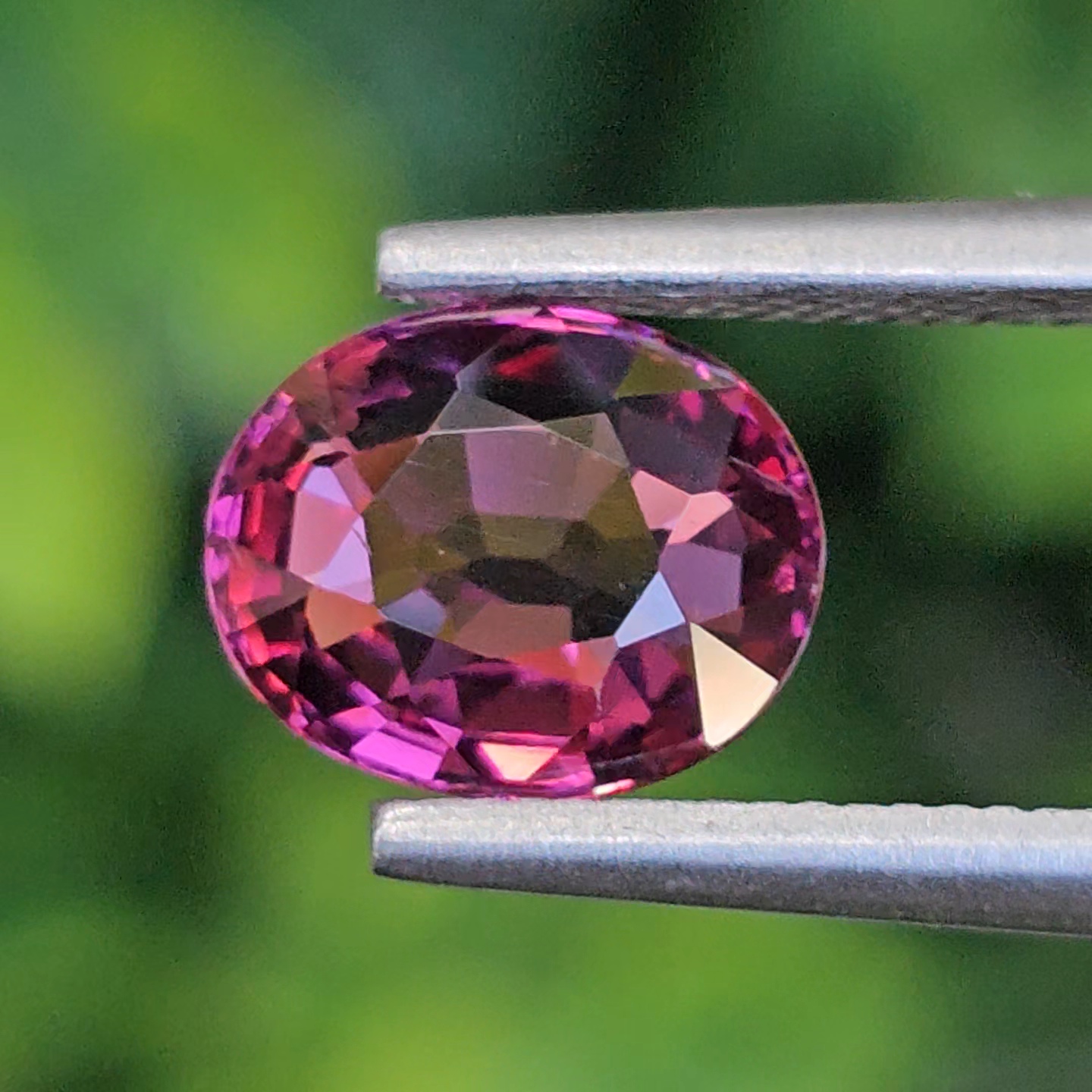 พลอย อุมบาไลต์ การ์เน็ต Umbalite Garnet 1.56 กะรัต (Cts.) ดิบ Unheated ลอยแท้ อัญมณีมงคลประจําวันเกิด เครื่องประดับพลอย