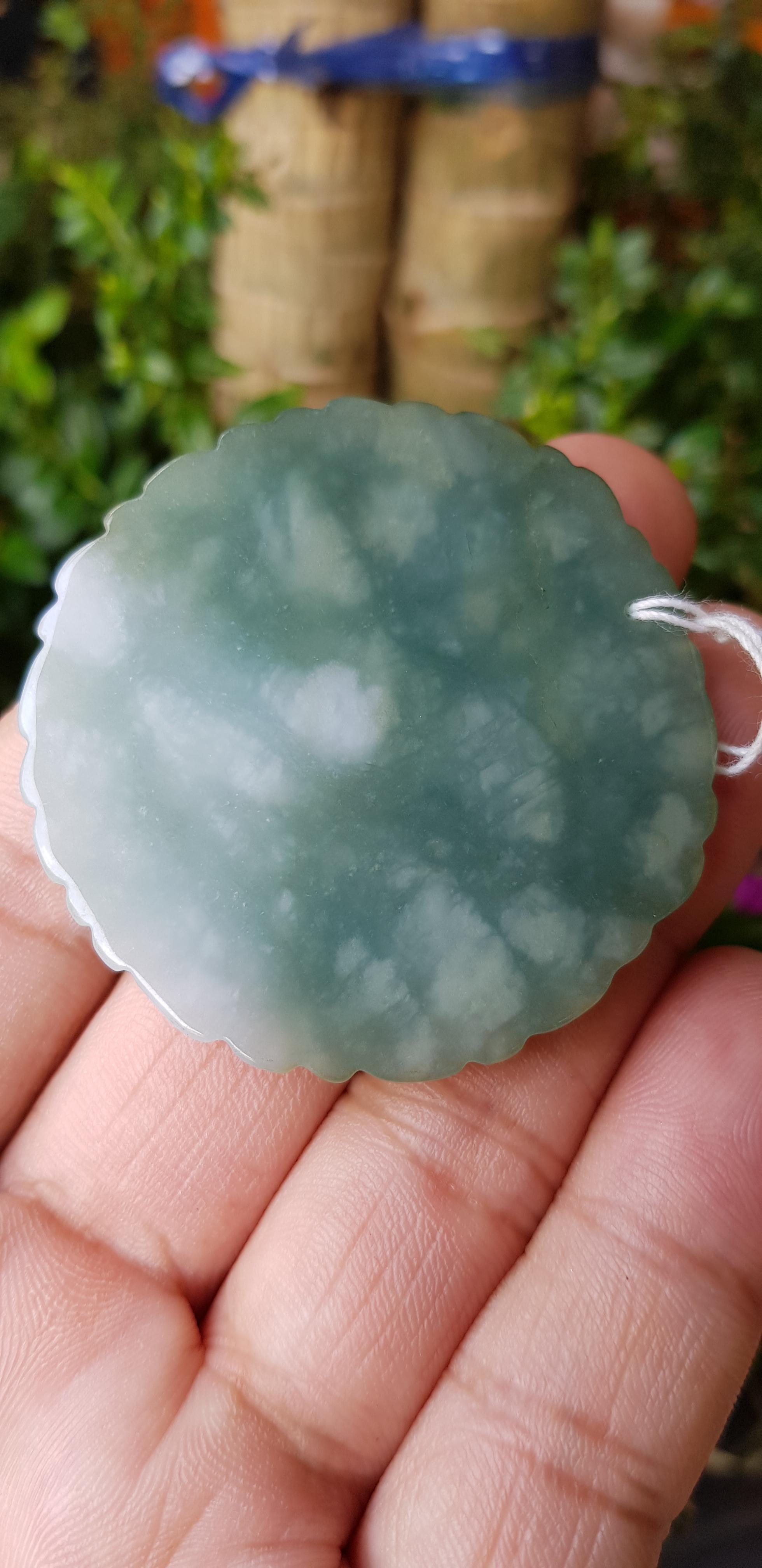 หยก พม่า แท้ Jade จี้หยก (jadeite) แกะสลักรูปมังกร ดิบ ไม่ผ่านการปรับปรุง (Type A) พม่า (Myanmar)