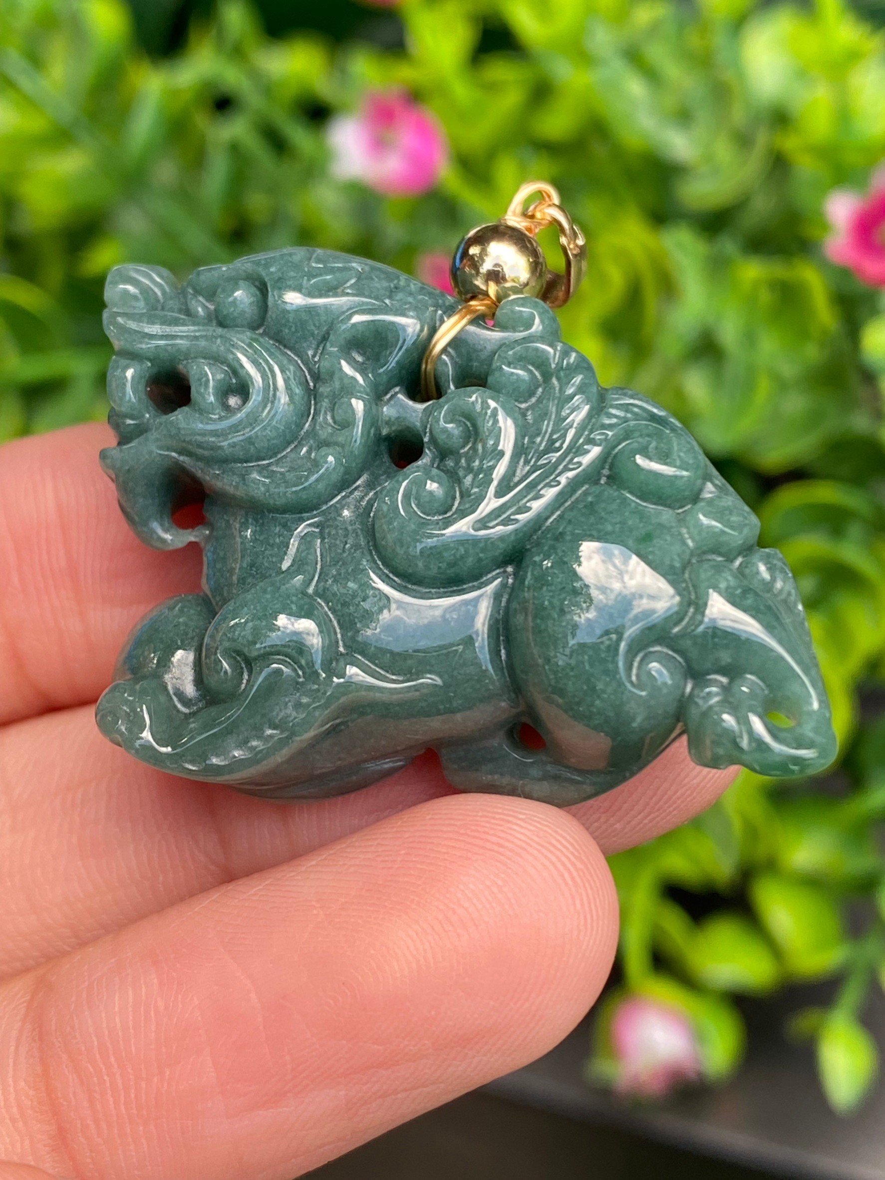 หยก พม่า แท้ Jade จี้หยก (jadeite) แกะสลักปี่เซียะ 82.80 กะรัต (Cts.) ดิบ ไม่ผ่านการปรับปรุง (Type A) พม่า (Myanmar)