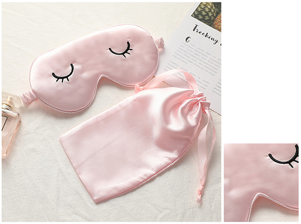 🚩พร้อมส่ง🚩ผ้าปิดตาซาตินหนานุ่มพร้อมถุงเก็บ ปักลายน่ารัก ผ้าละมุนผิวกันแสงมิด หลับสนิททั้งคืน - Sleeping eye cover (AC142-ปักลาย)
