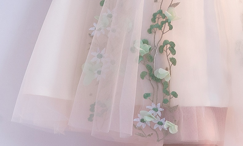 Pre-order ชุดราตรีสั้น เกาะอกพร้อมผ้าคลุมไหล่ ปักดิ้นรูปดอกไม้ทั้งชุด สวยหรู (ซิปหลัง)