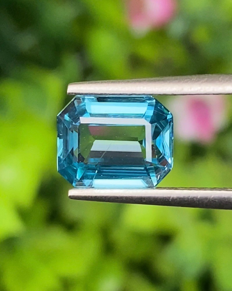 พลอย เพทาย (Zircon) 3.25 กะรัต (Cts.) พลอยแท้ อัญมณีมงคลประจําวันเกิด เครื่องประดับพลอย